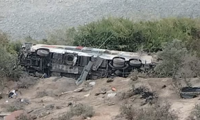 Al menos 37 muertos al caer un autobús de pasajeros por un barranco en Perú