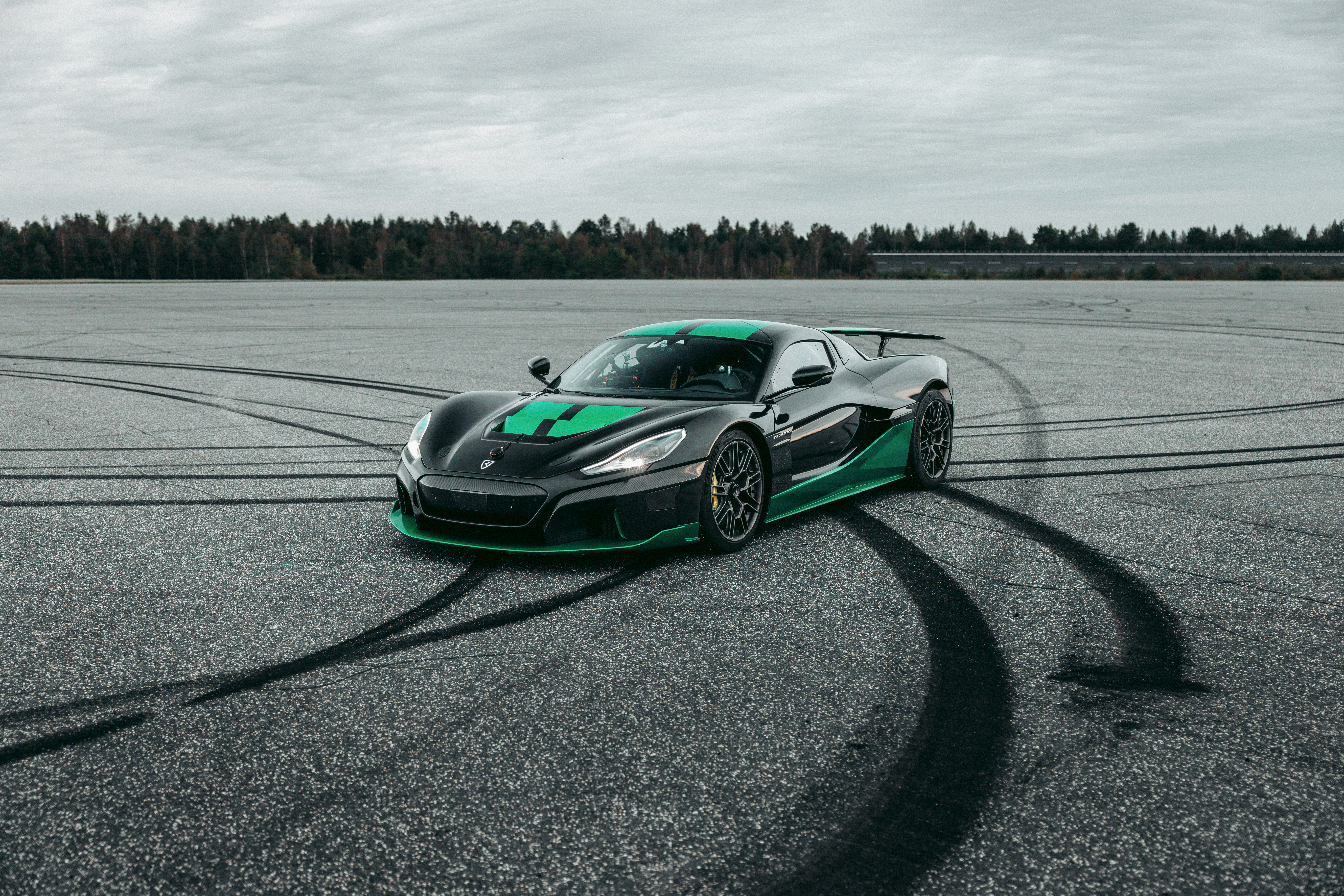 El Rimac Nevera es ahora el coche más rápido del mundo... marcha atrás