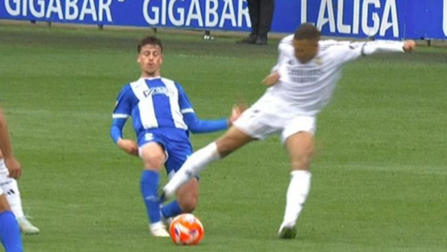 Mbappé ve su primera tarjeta roja desde 2019 tras una falta terrorífica que tendrá más consecuencias