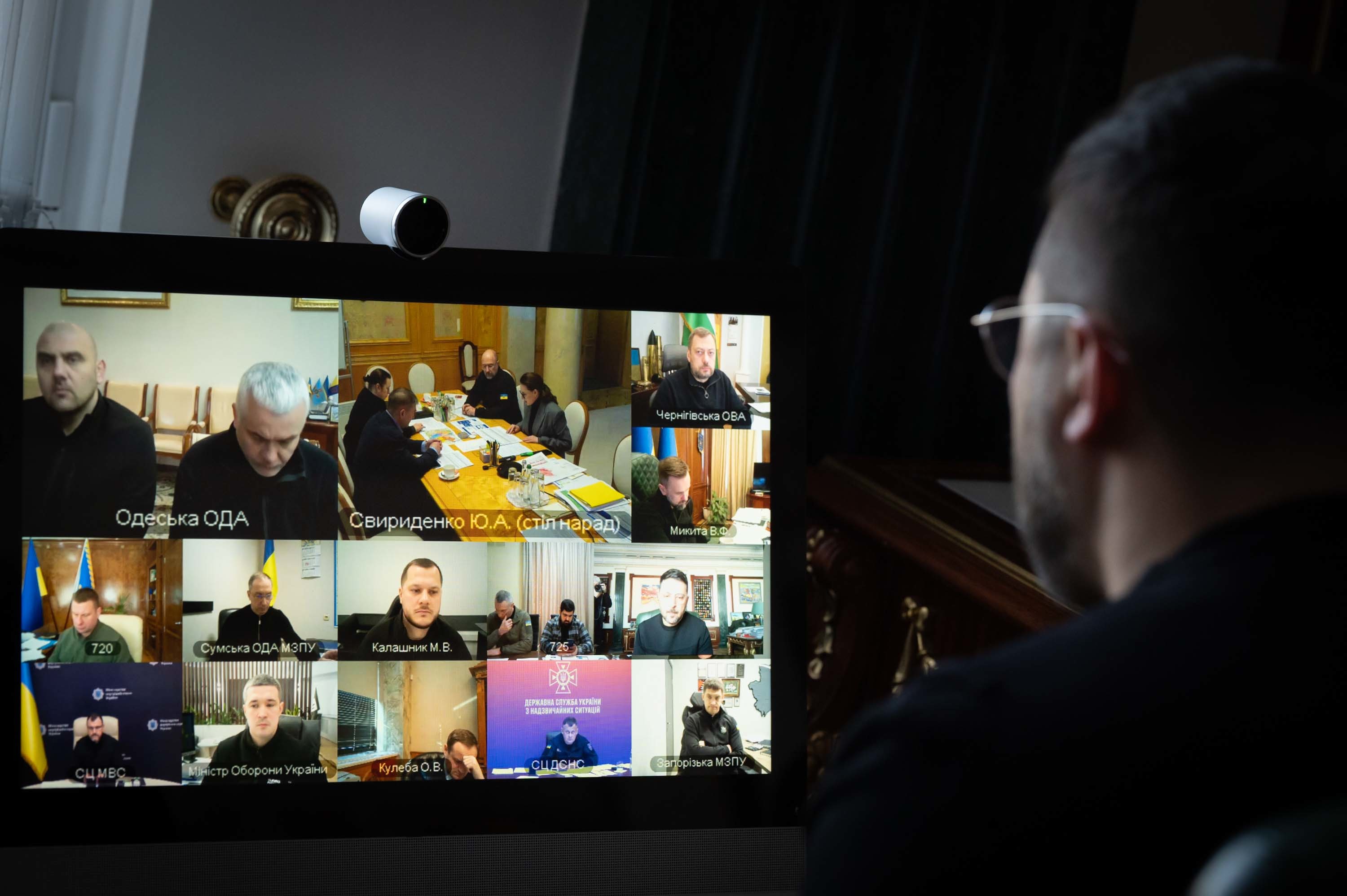 Los ataques rusos dejan sin electricidad a casi el 60% de Kiev en medio del frío invernal