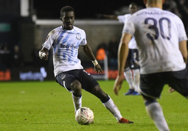 Jugador del Everton expulsado por abofetear a un compañero, pero a su entrenador "le gusta bastante"