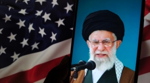 Irán se aísla del mundo, las protestas se extienden y Jamenei lanza una dura advertencia.