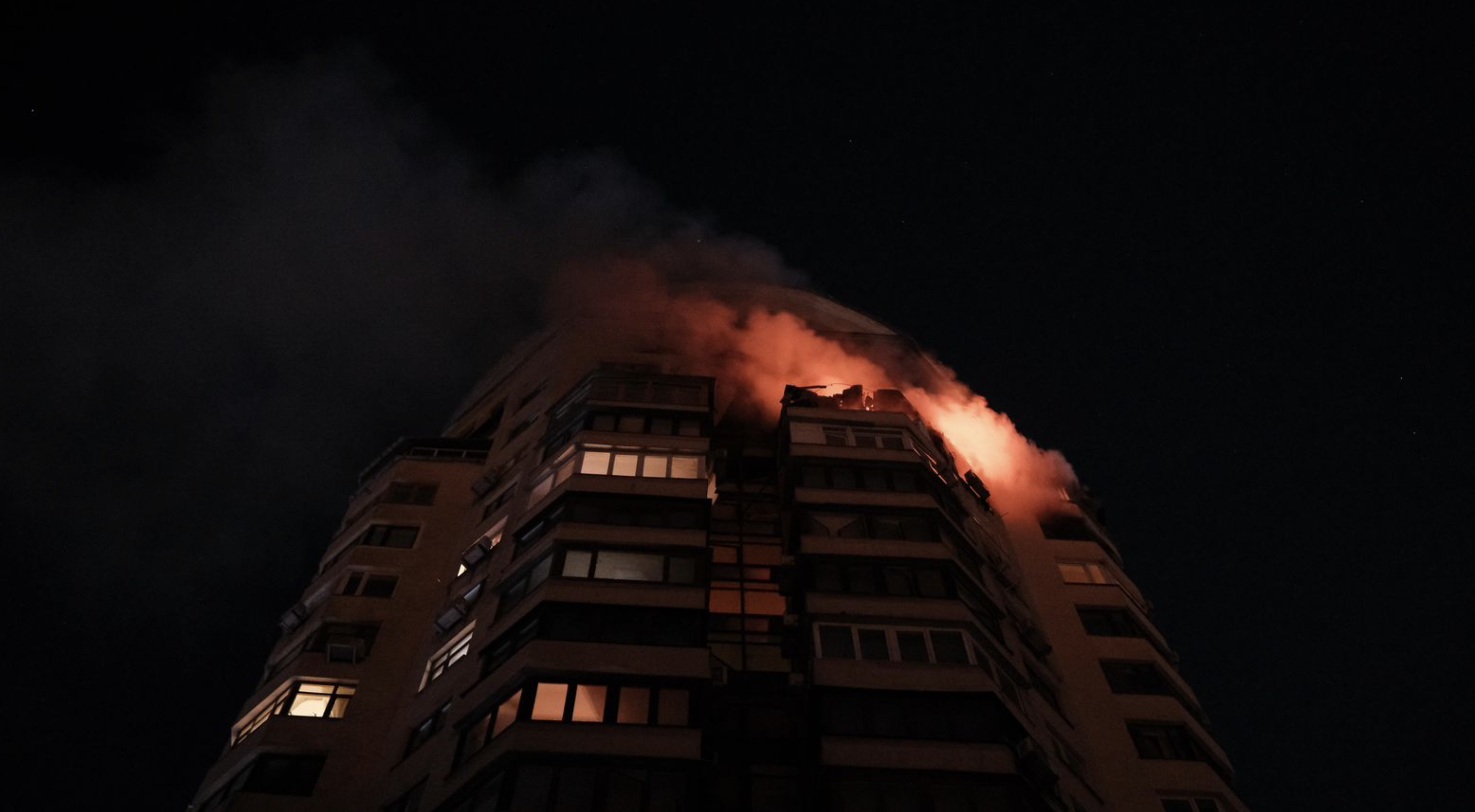 Ataques rusos golpean Kiev y Járkov después de que Trump diga que puede tener "buenas noticias" sobre la guerra