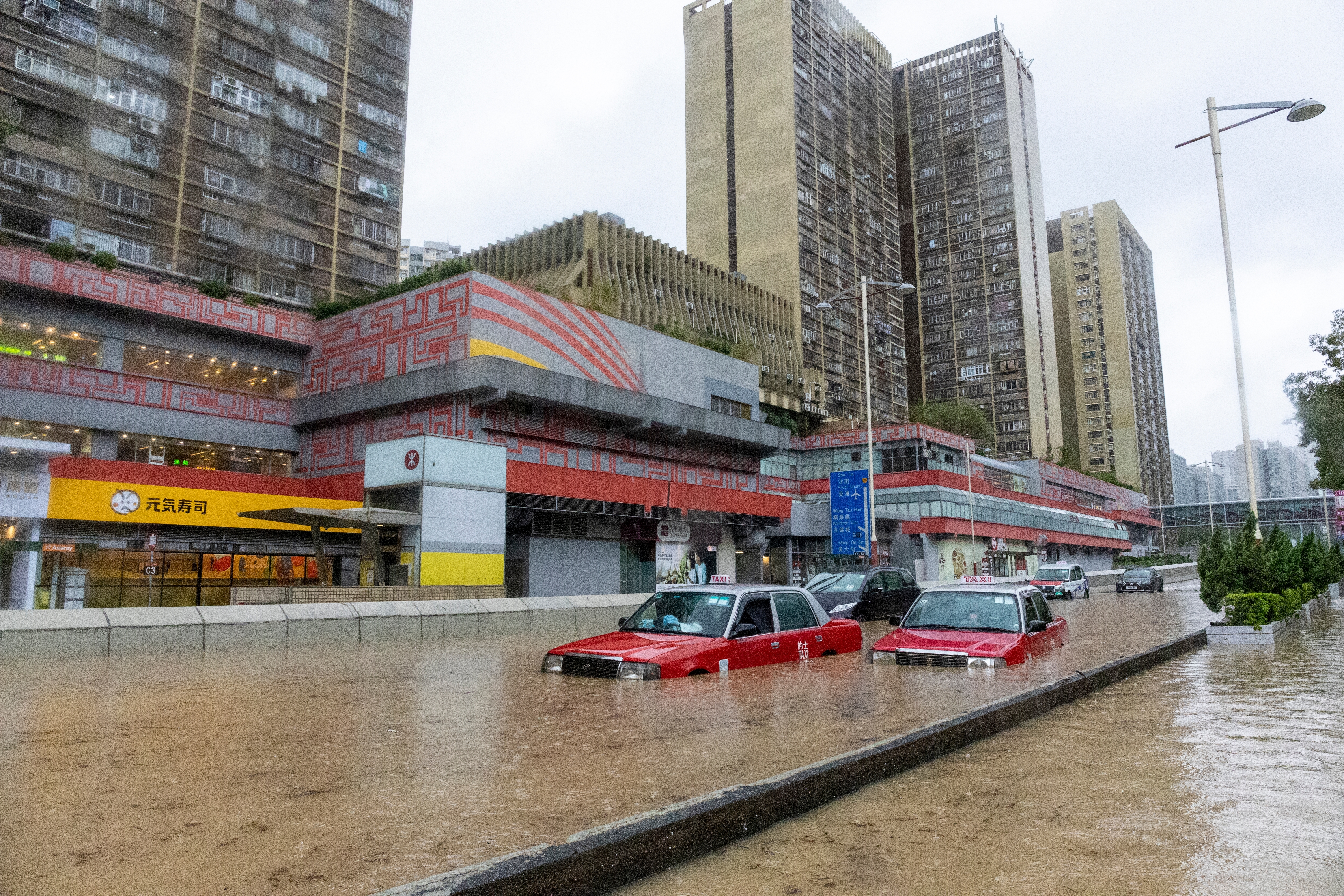 Las inundaciones tras unas lluvias torrenciales dejan decenas de muertos y miles de afectados en la India