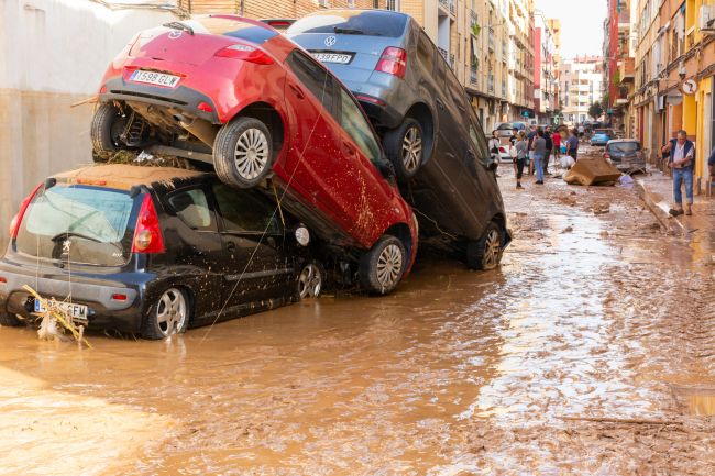 España otorgará estatus legal a 25.000 migrantes afectados por las inundaciones en Valencia