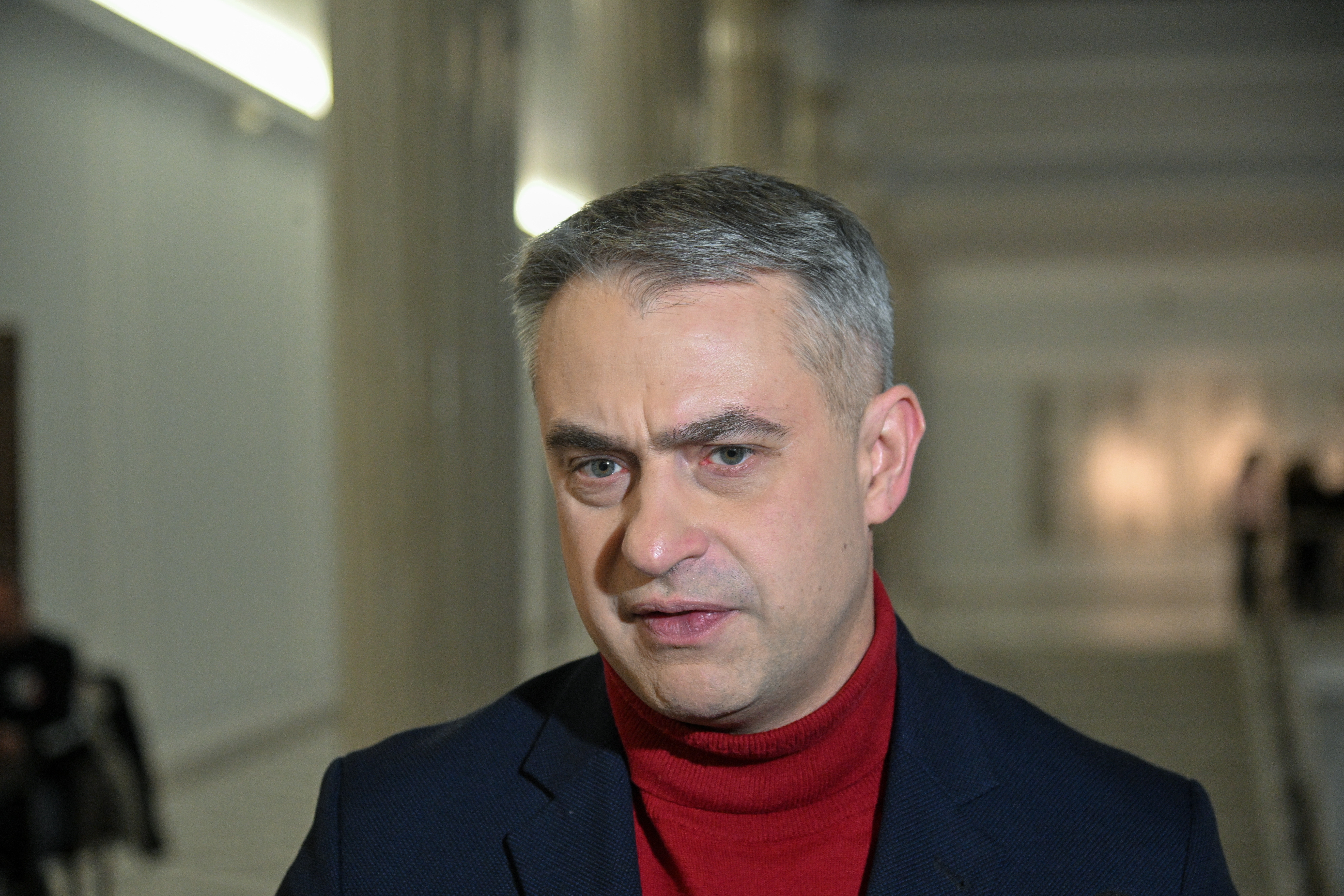 Estados Unidos podría cortar el acceso de Ucrania a Starlink de Elon Musk por las tierras raras, pero Polonia responde