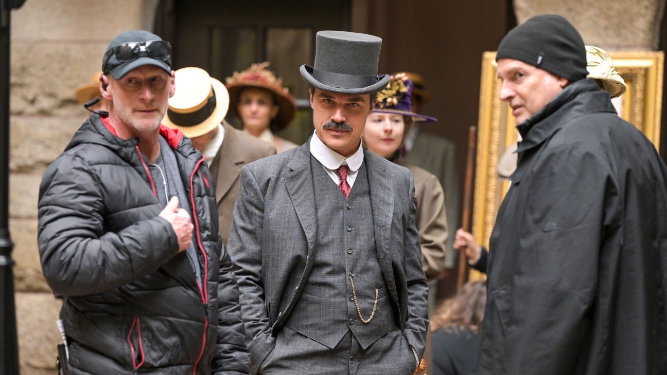 El biopic de Hershey, el imperio del chocolate, estrena tráiler