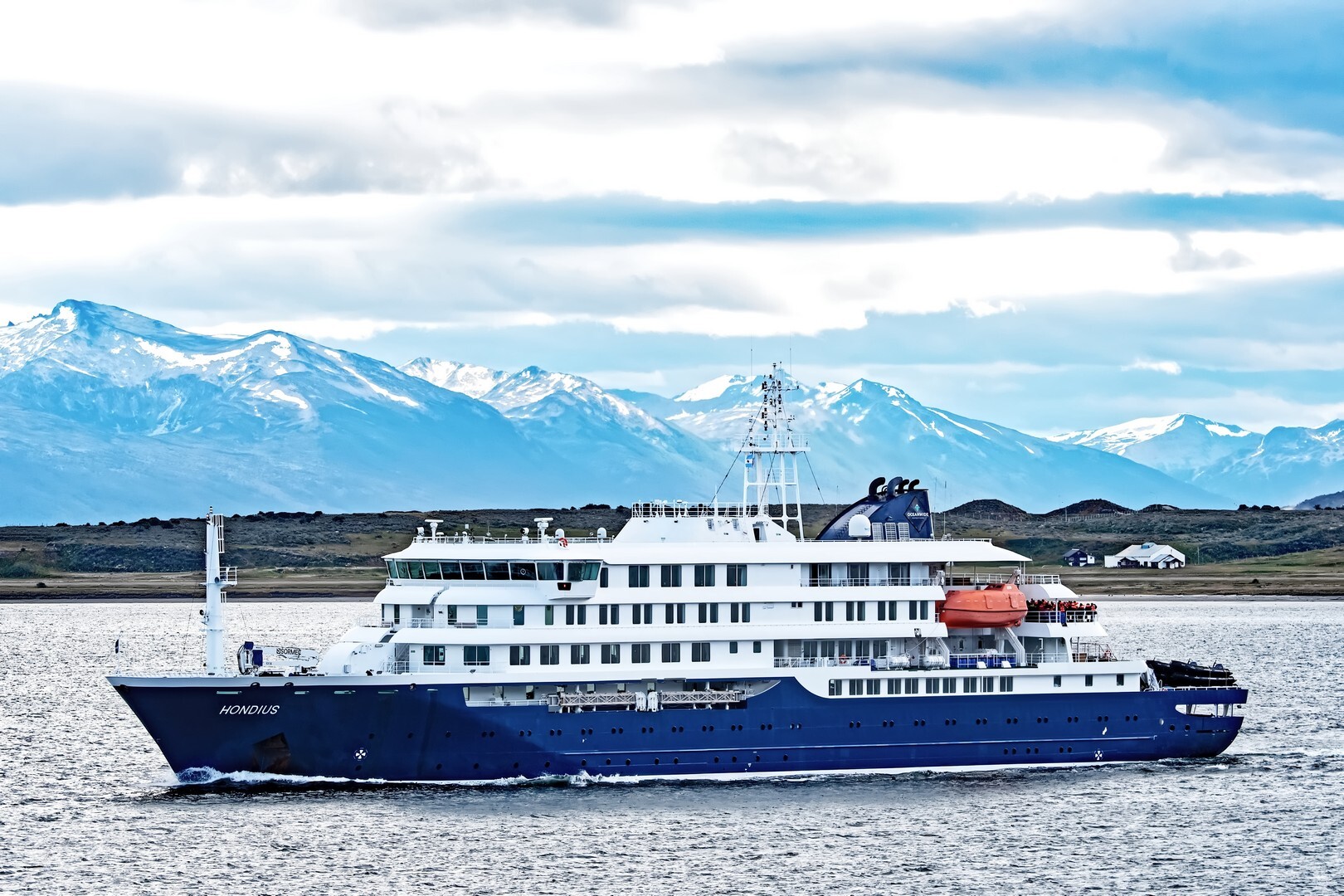 El MV Hondius atraca en Tenerife y los pasajeros están siendo repatriados, ninguno con síntomas de hantavirus