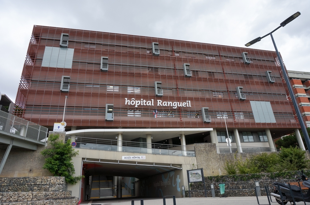 Evacuación de un hospital francés tras hallarse un proyectil de artillería de la Primera Guerra Mundial en el recto de un paciente durante una intervención quirúrgica