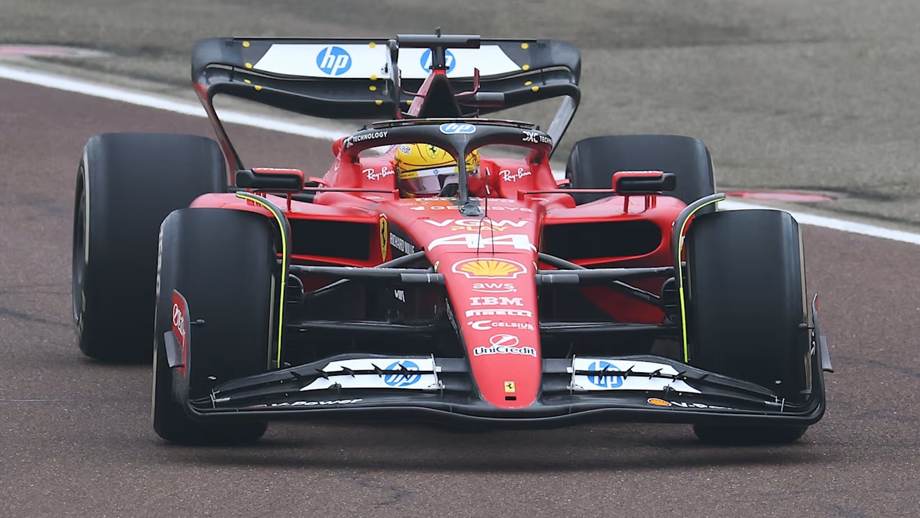 Lewis Hamilton choca su Ferrari en su segunda prueba, sale ileso