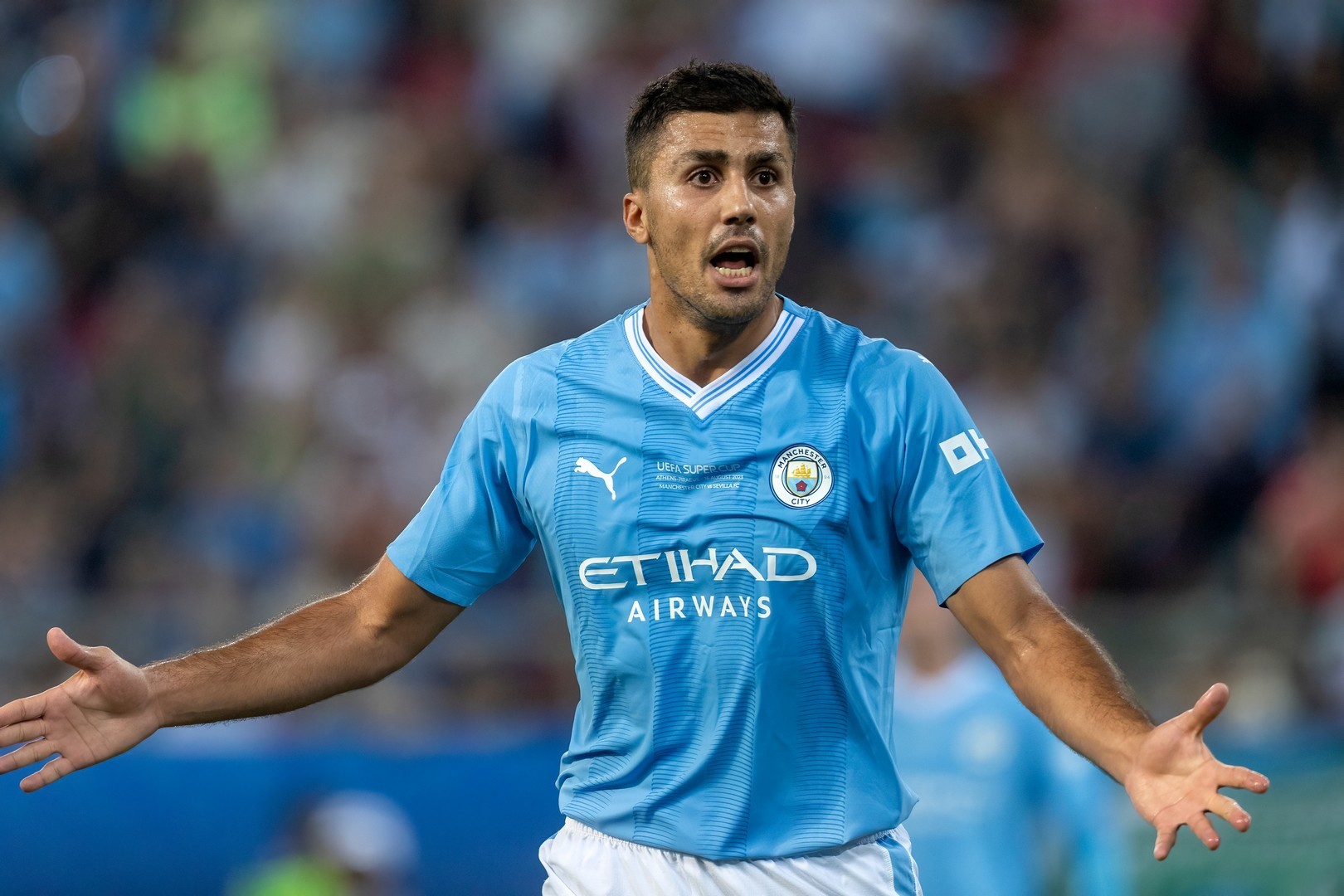Multan a Rodri del Manchester City por criticar al árbitro en la Premier