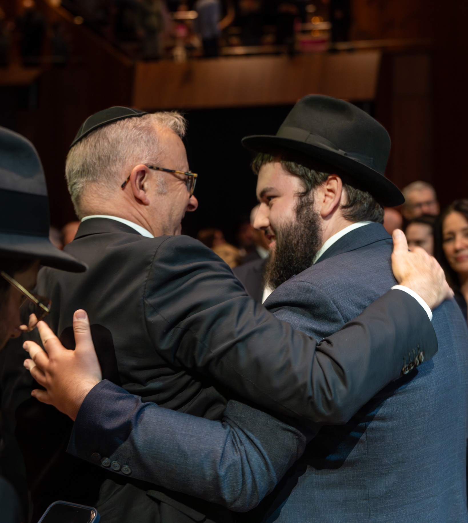 Albanese pide perdón mientras Australia llora a las víctimas del tiroteo de Bondi Beach